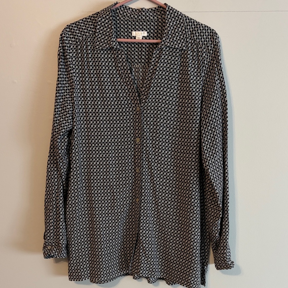 J. Jill ladies Black, grey &silver Button Down Shirt. Med. 💯 % rayon.